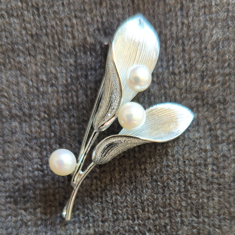 Sweet Vintage Silver and Pearl Brooch